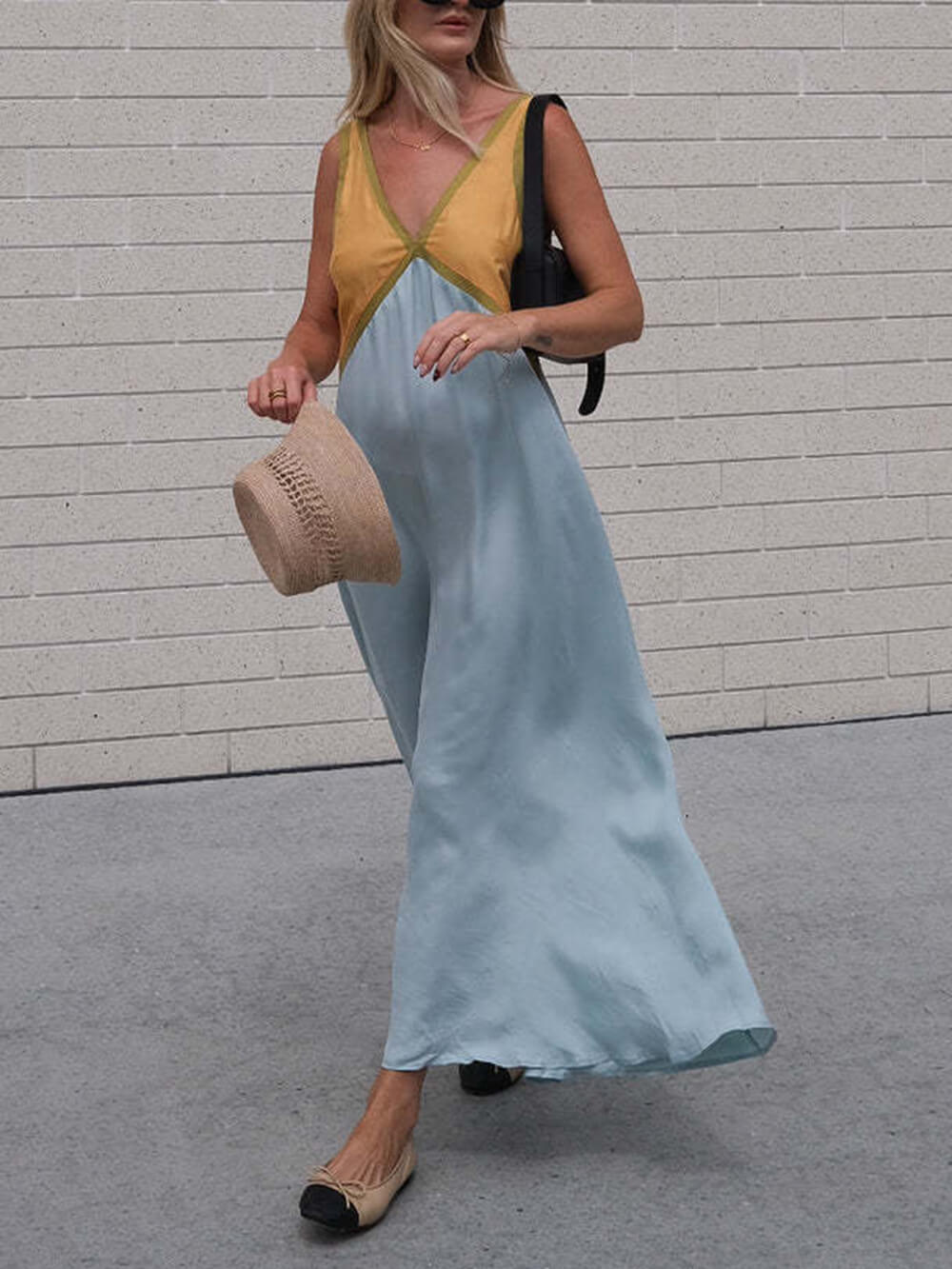 Vestido Chique com Decote em V e Painéis de Cores Contrastantes