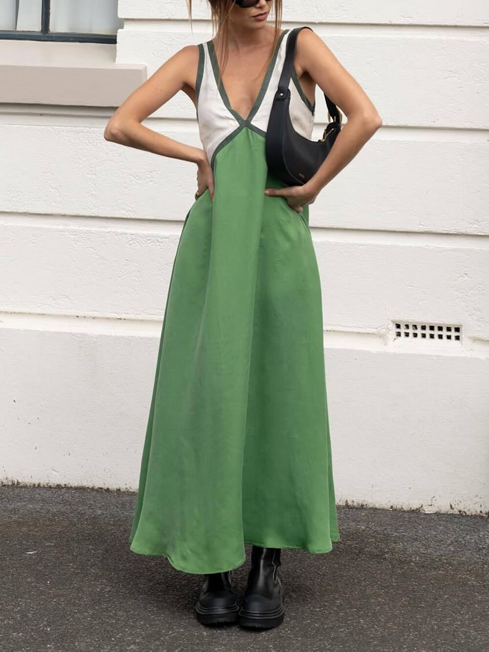 Vestido Chique com Decote em V e Painéis de Cores Contrastantes