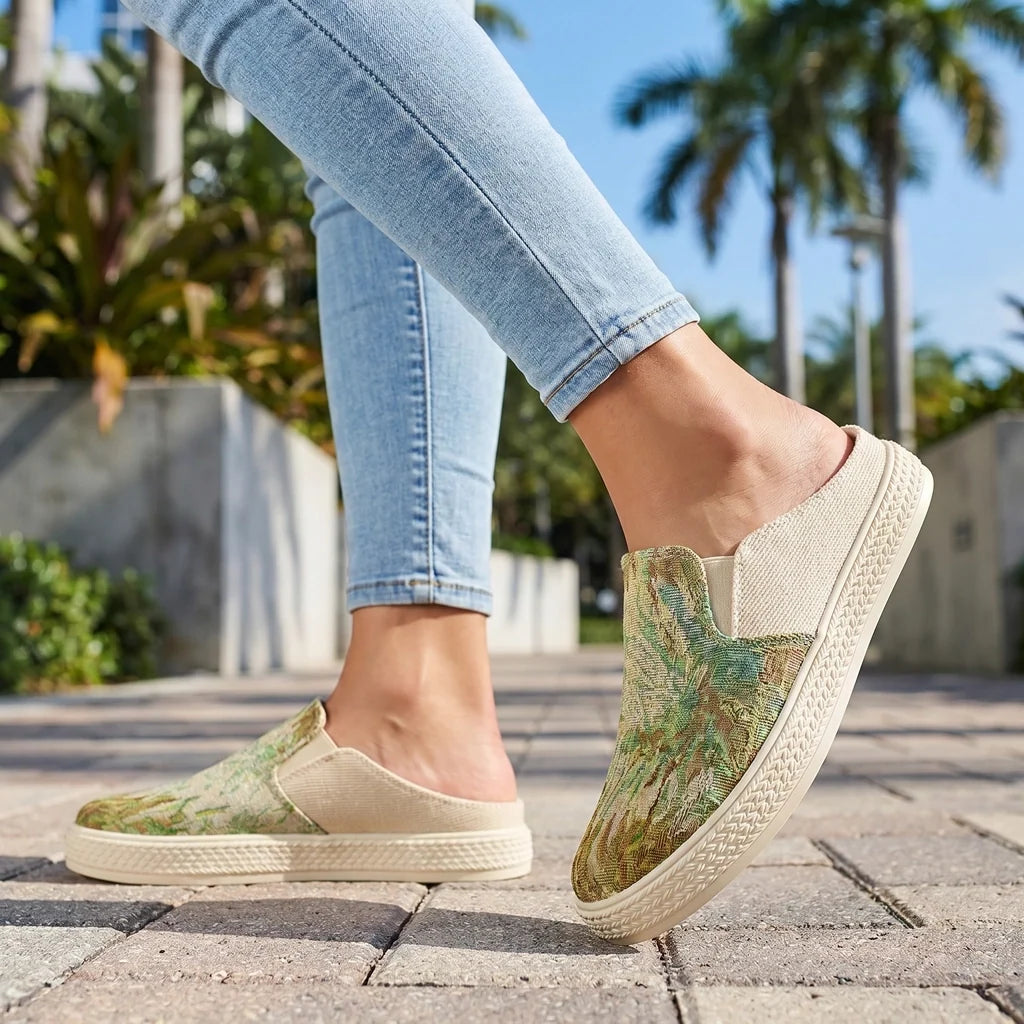 Krystal stickade mules