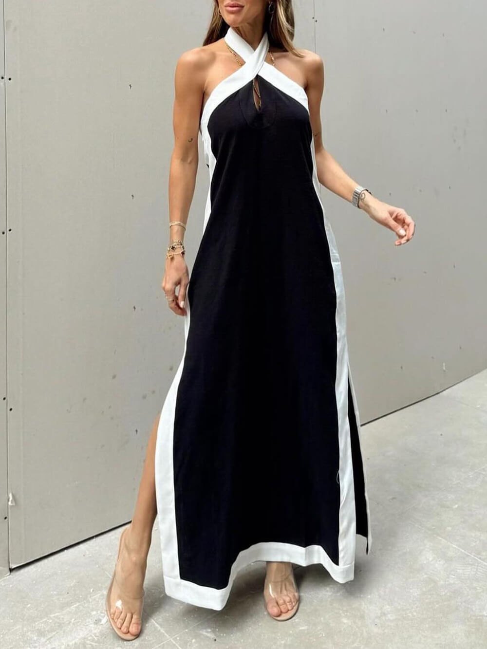 Robe longue fendue à blocs de couleur et col licou
