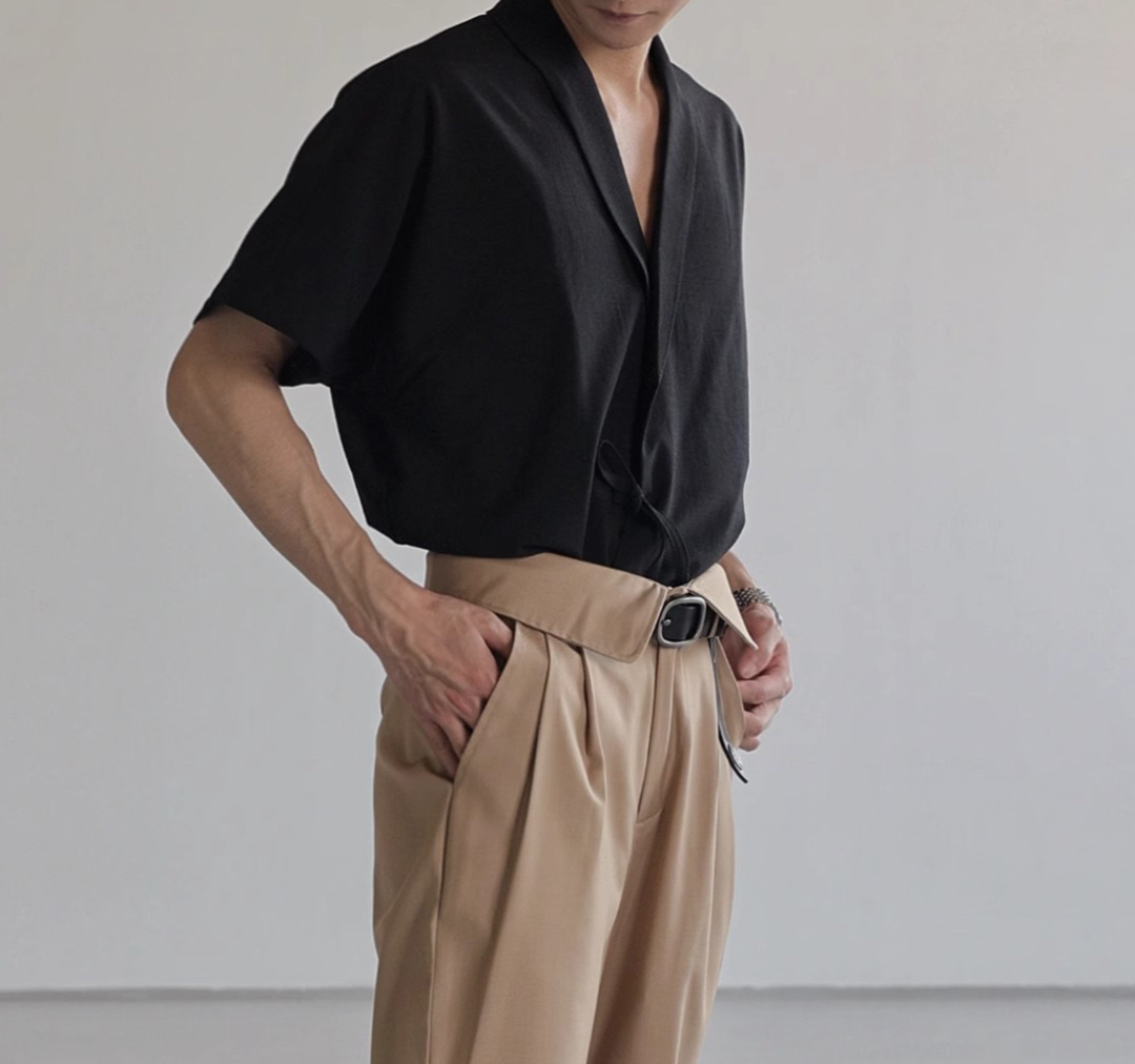 Moderne luksus-V-shirt