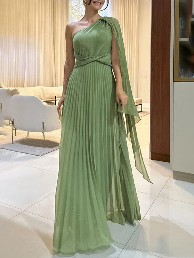 Elegantes, fließendes, plissiertes schulterfreies Maxikleid