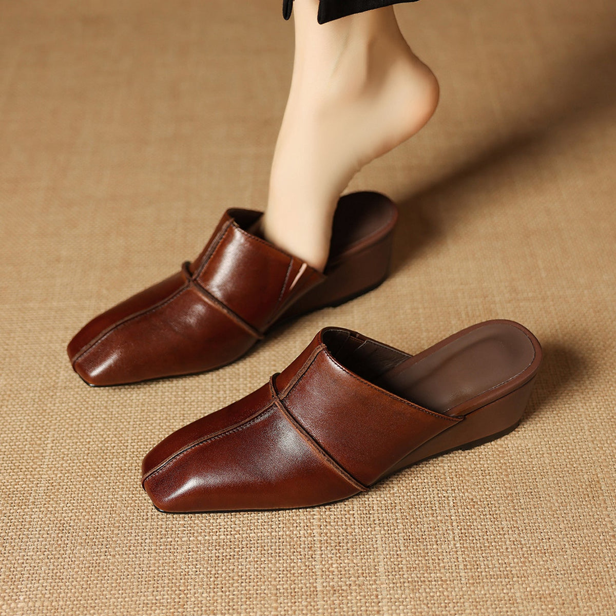 Mules Halia de cuero genuino con punta cerrada