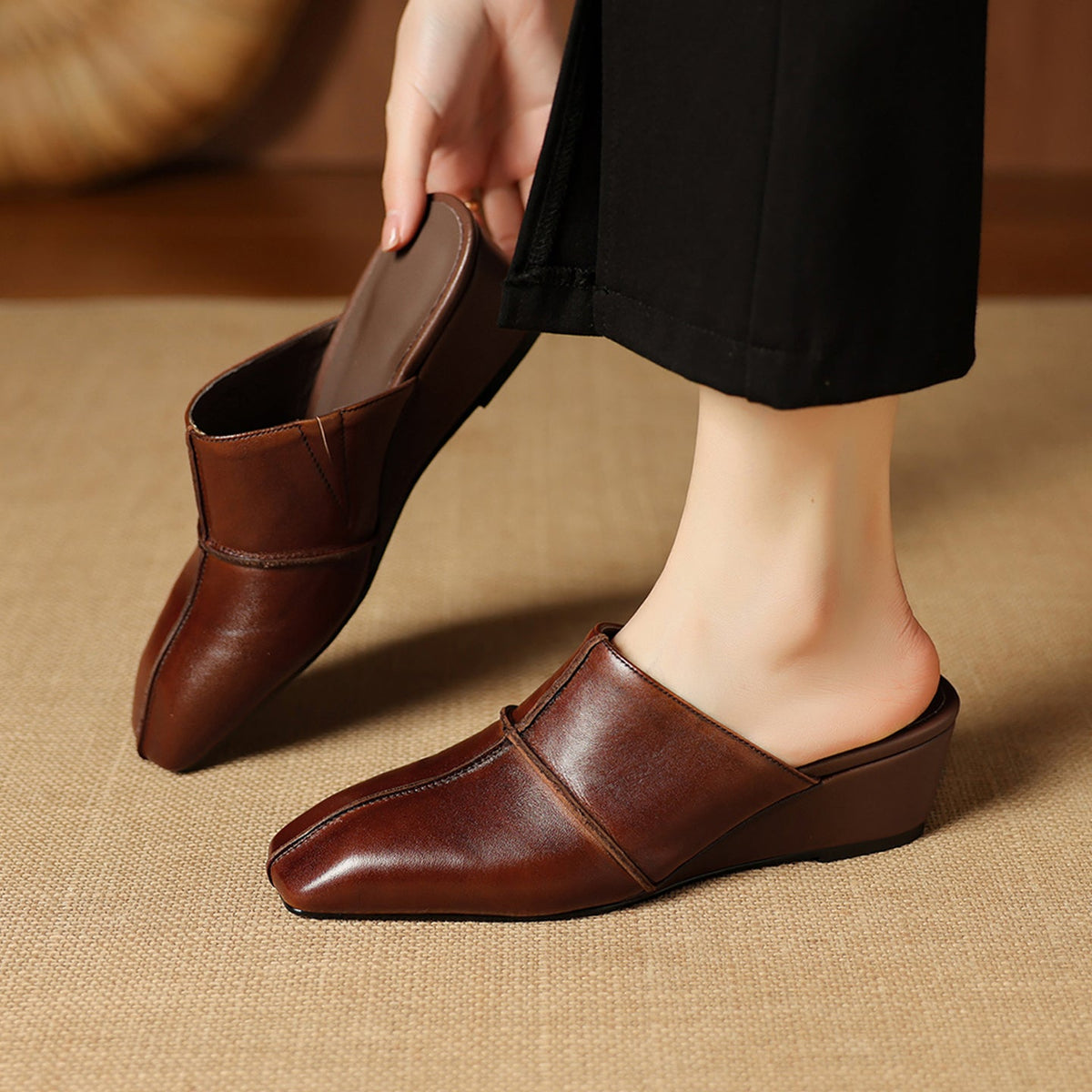 Mules Halia de cuero genuino con punta cerrada