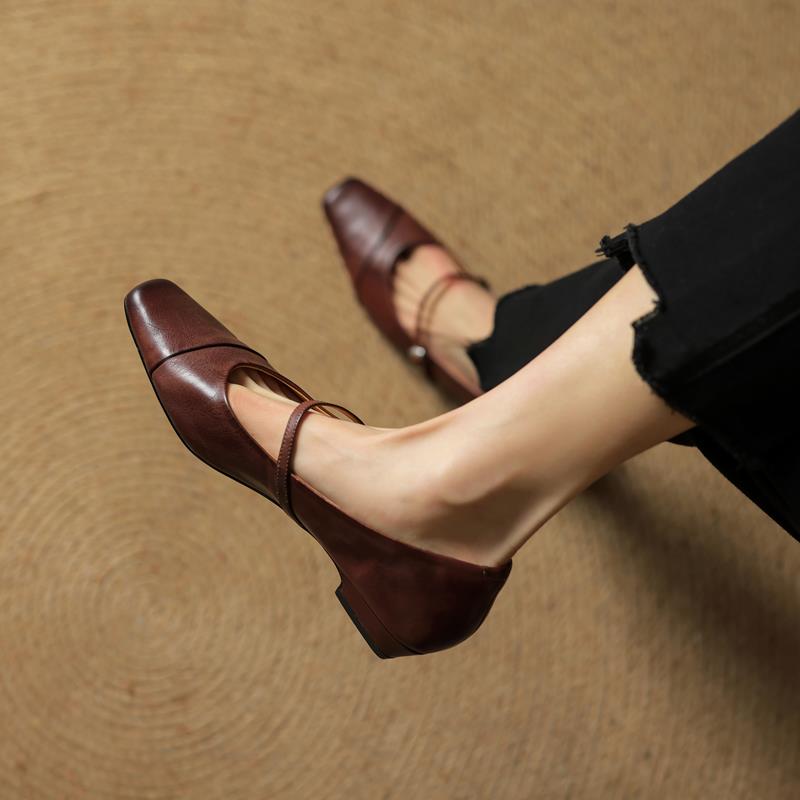 Velin pumps i äkta läder