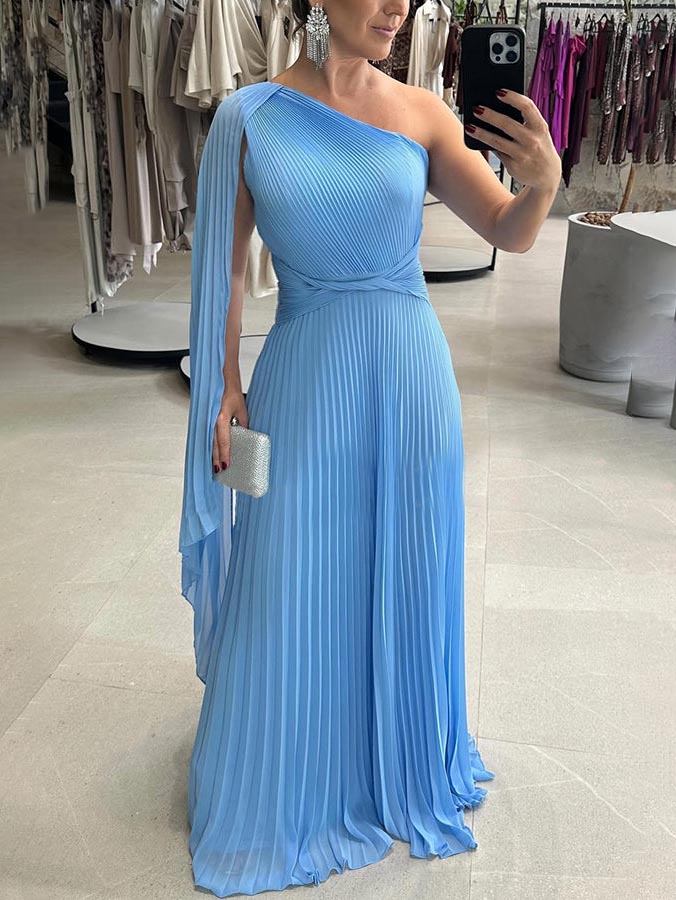Elegantes, fließendes, plissiertes schulterfreies Maxikleid