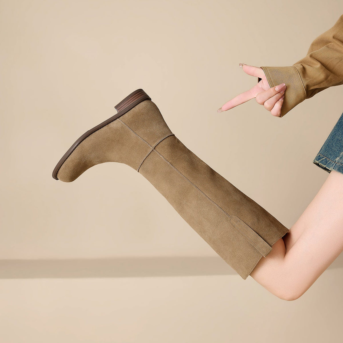 Selma knähöga boots i äkta mocka