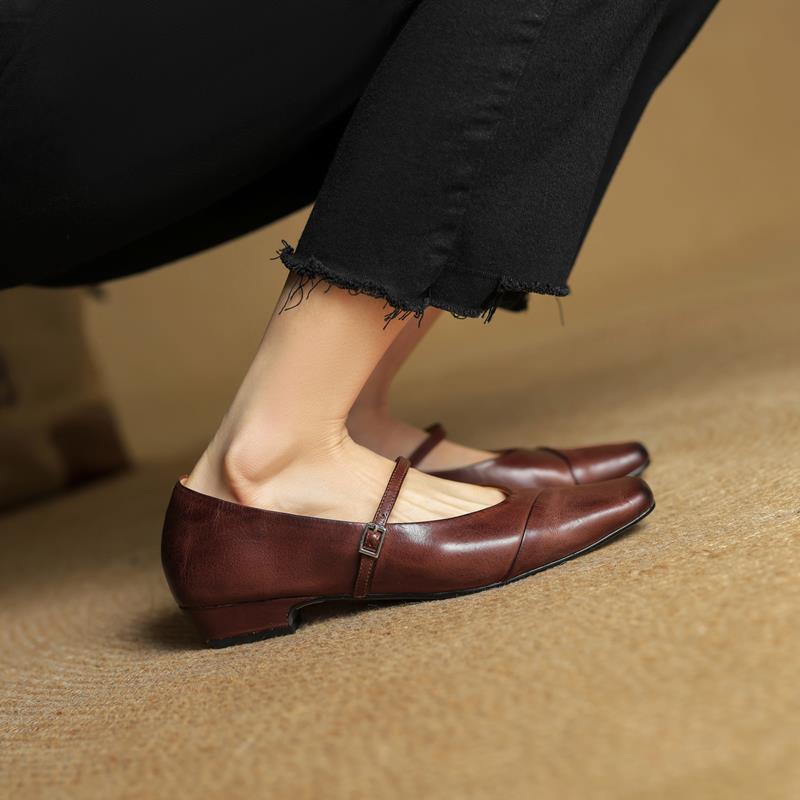 Velin pumps i äkta läder