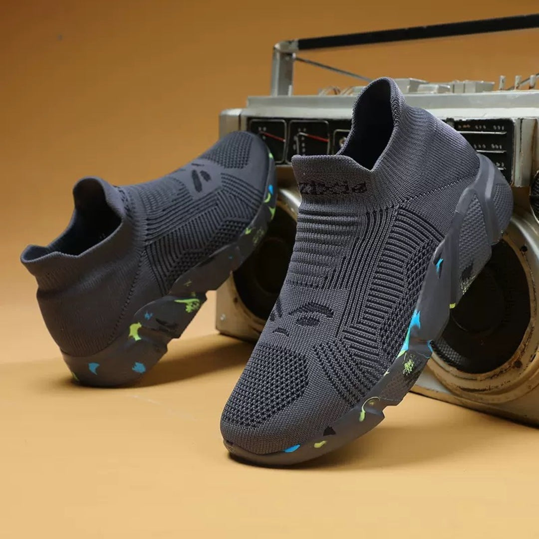 Monofärgade stickade sneakers