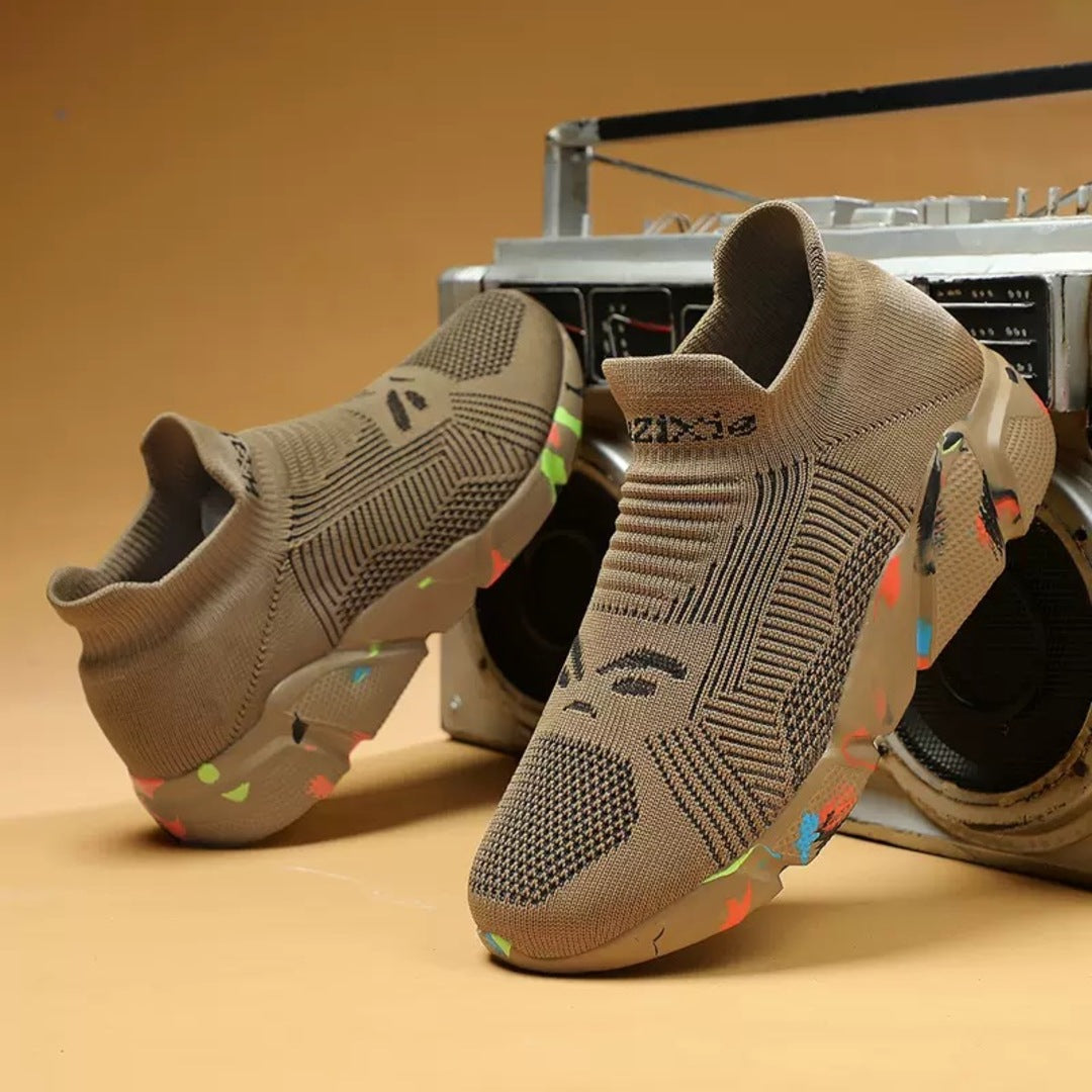 Monofärgade stickade sneakers