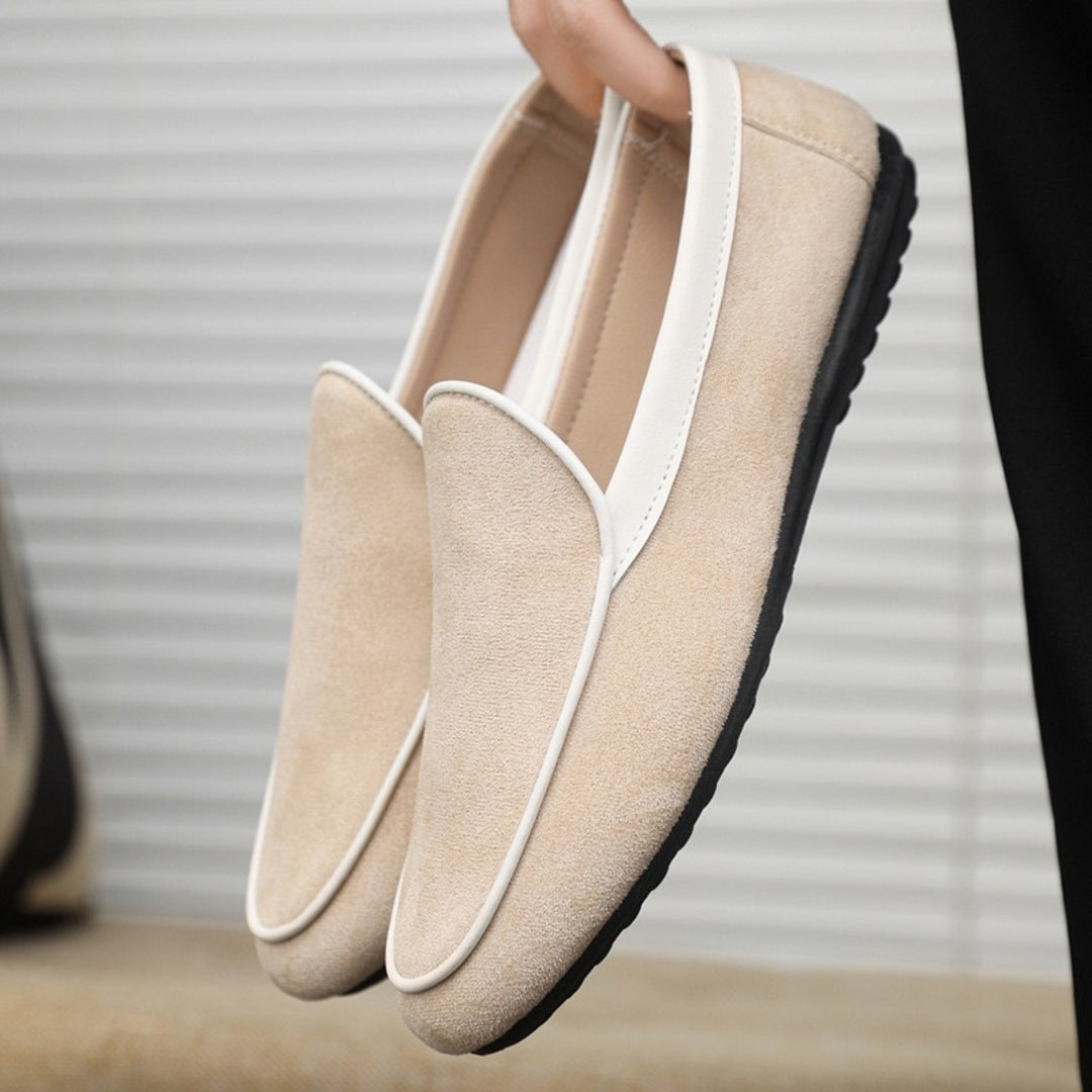 Sandstensfarvede suede slip-ons
