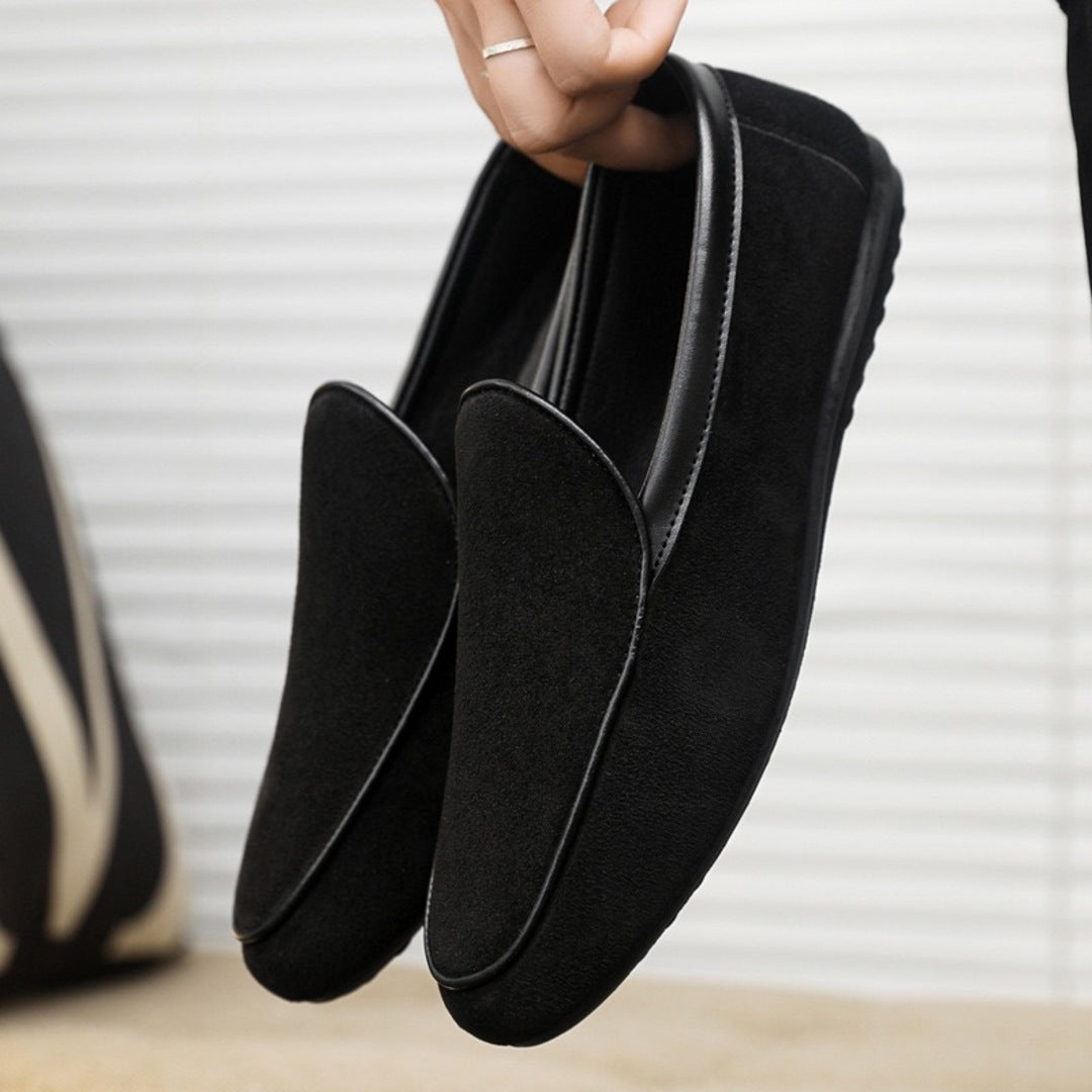 Sandstensfarvede suede slip-ons