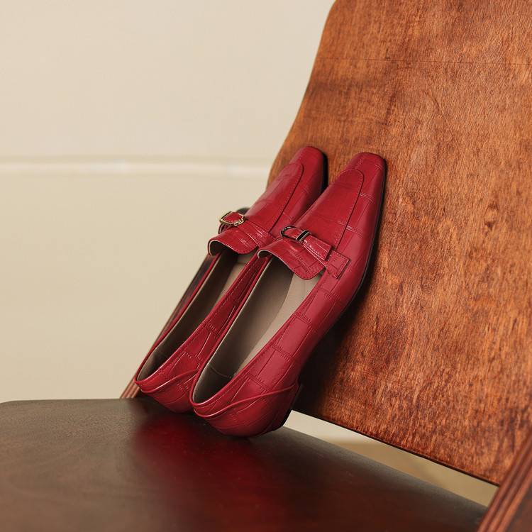 Mocassins Nivan em pele genuína com tira de cinto