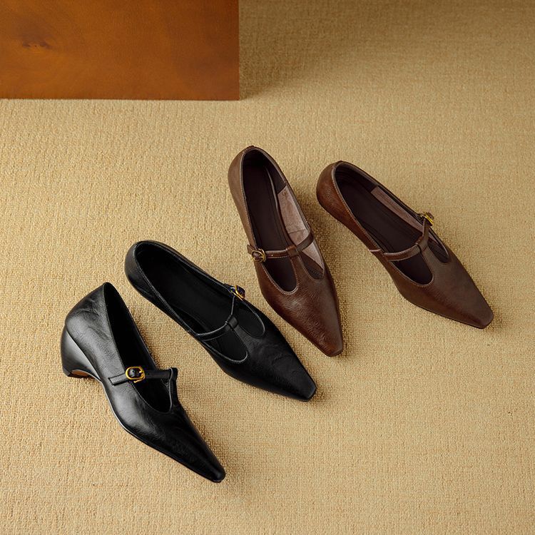Zuri Mary-Jane-Pumps aus echtem Leder mit T-Riemchen