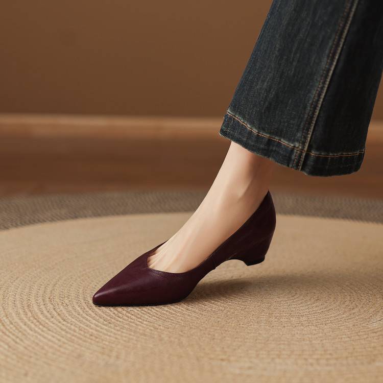 Marlot Echtleder-Pumps mit spitzer Zehenpartie und Absatz