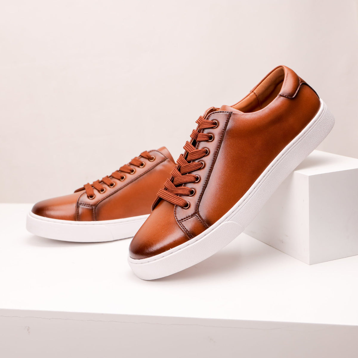 Valor sneakers i äkta läder
