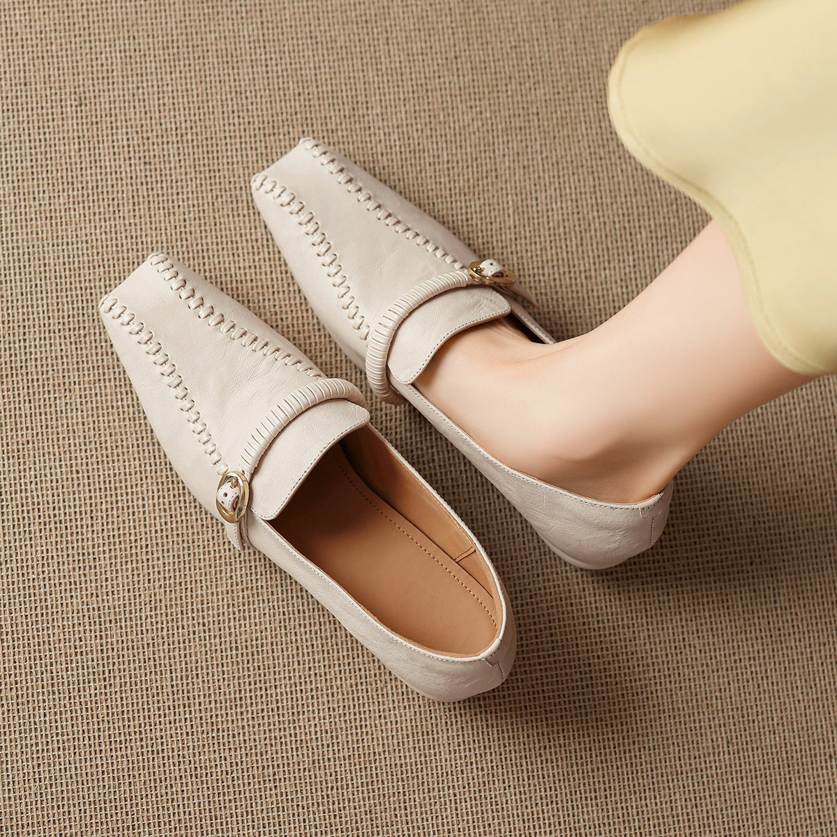 Deyla loafers i äkta läder med spänne och rem
