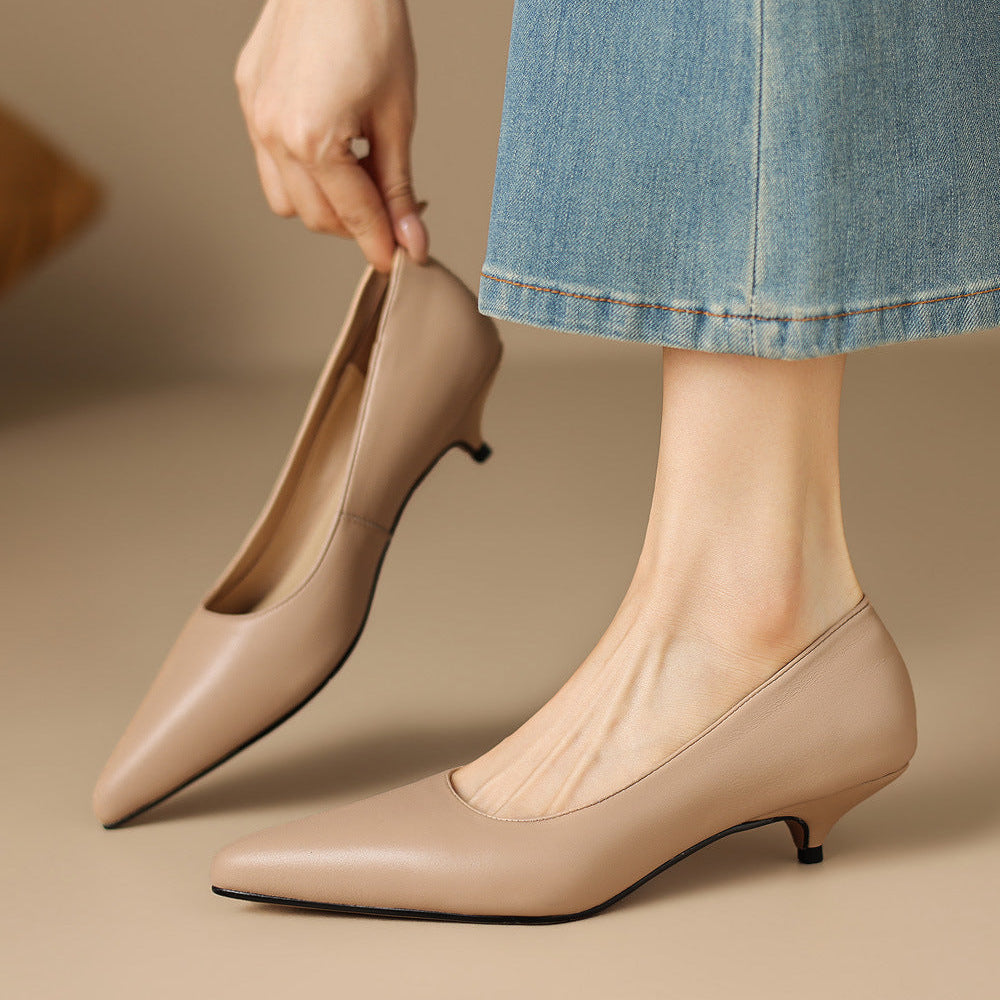 Zera pumps i äkta läder med spetsig tå och klack