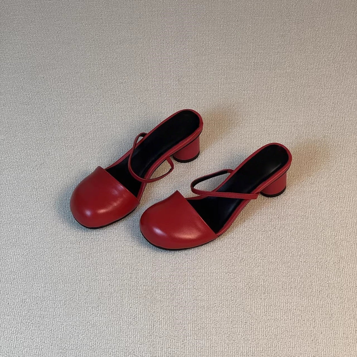Olara Mules mit Absatz aus echtem Leder und runder Zehenpartie