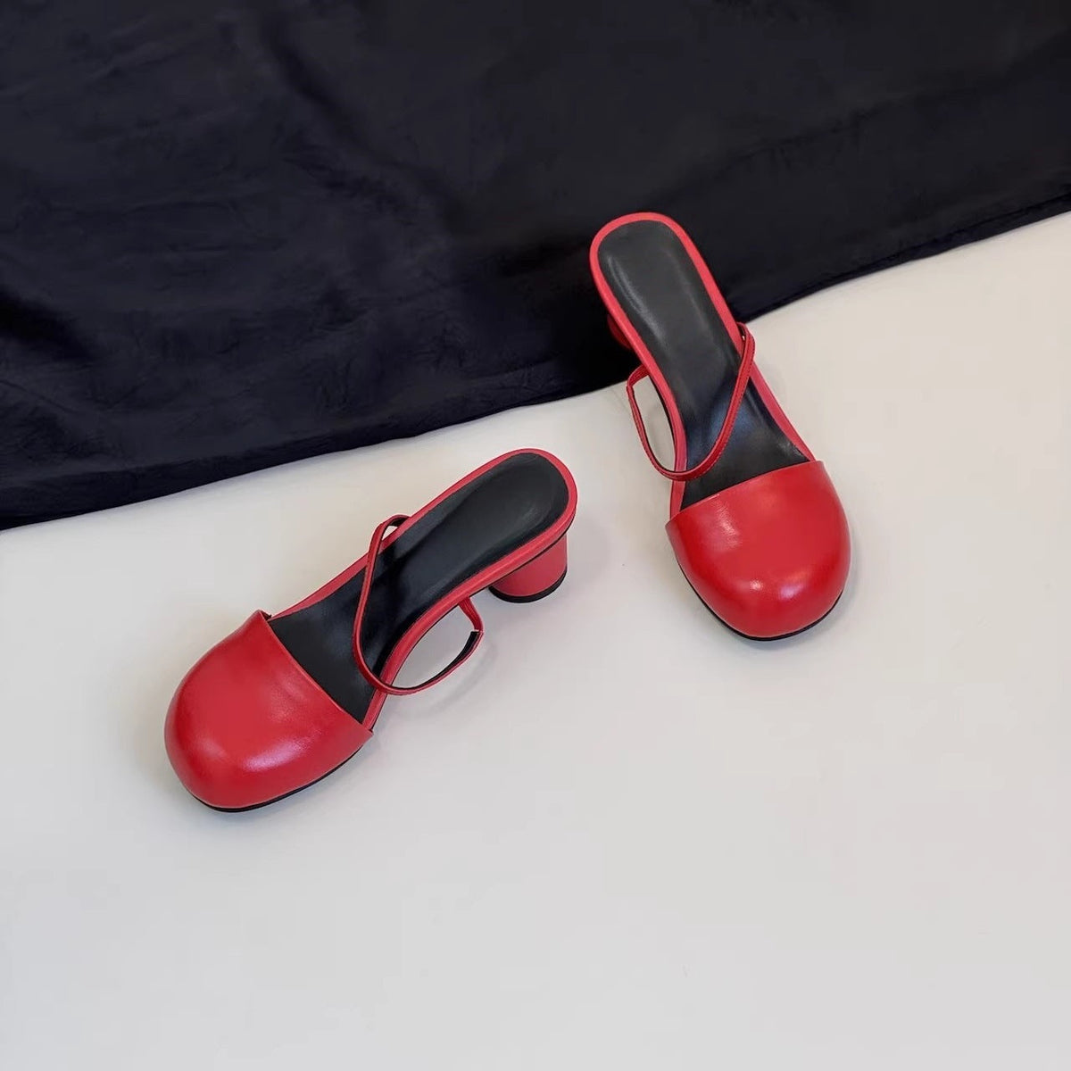 Olara Mules mit Absatz aus echtem Leder und runder Zehenpartie