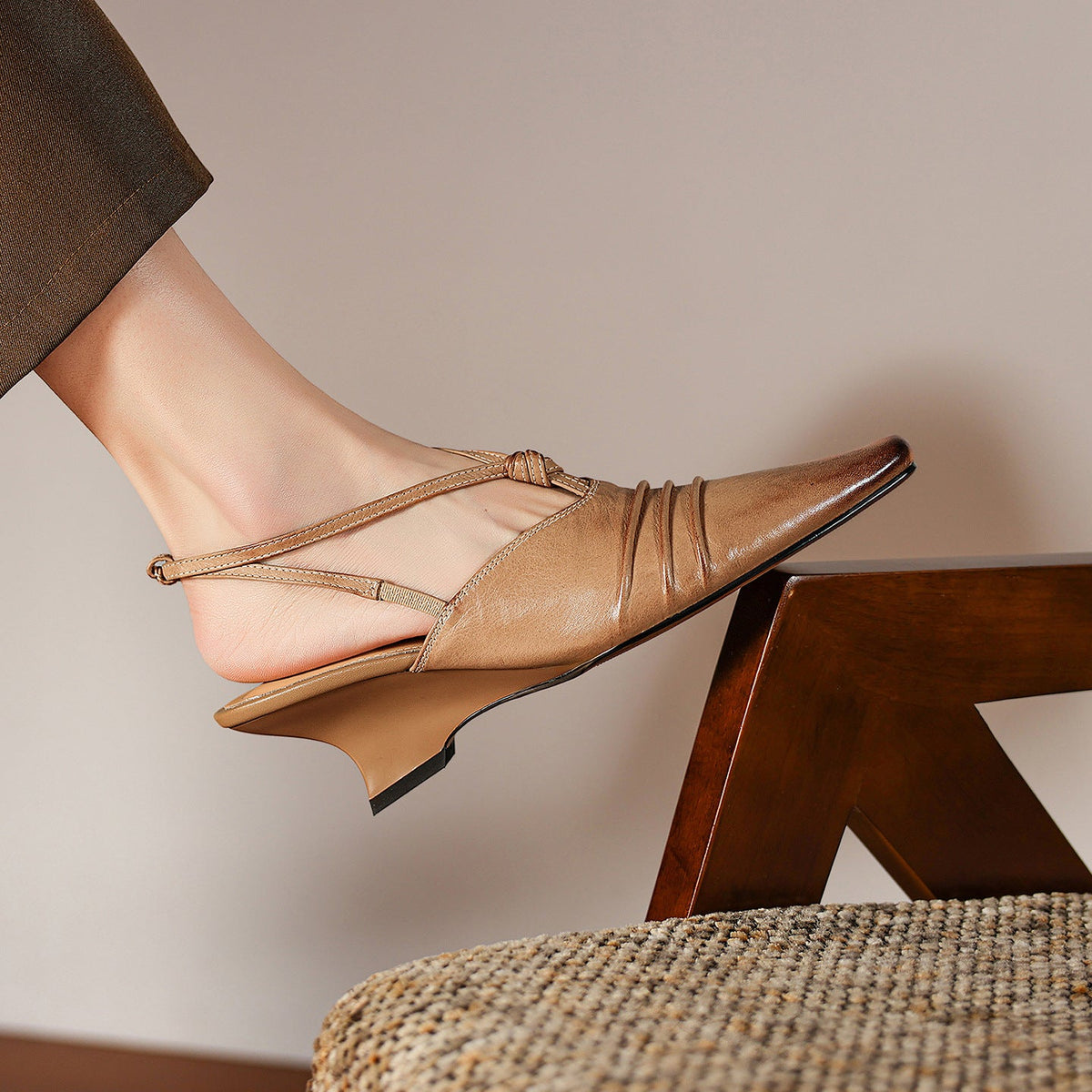 Enola Slingback-hakken van echt leer met cross-overband