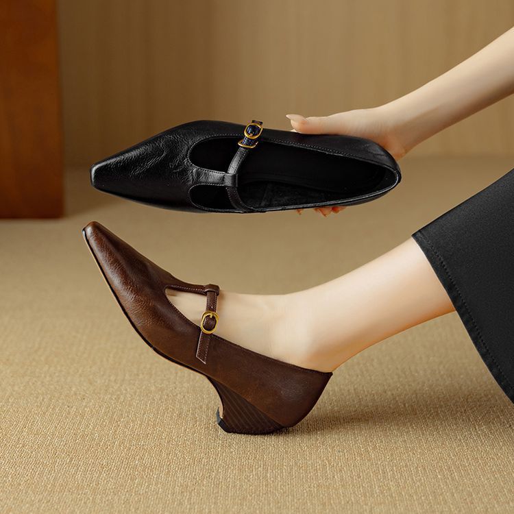 Zuri Mary-Jane-Pumps aus echtem Leder mit T-Riemchen