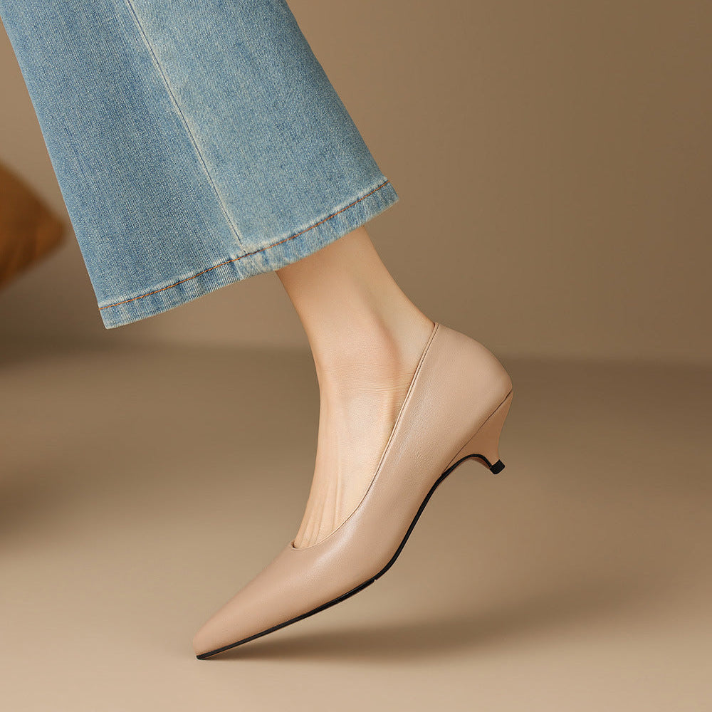 Zera pumps i äkta läder med spetsig tå och klack
