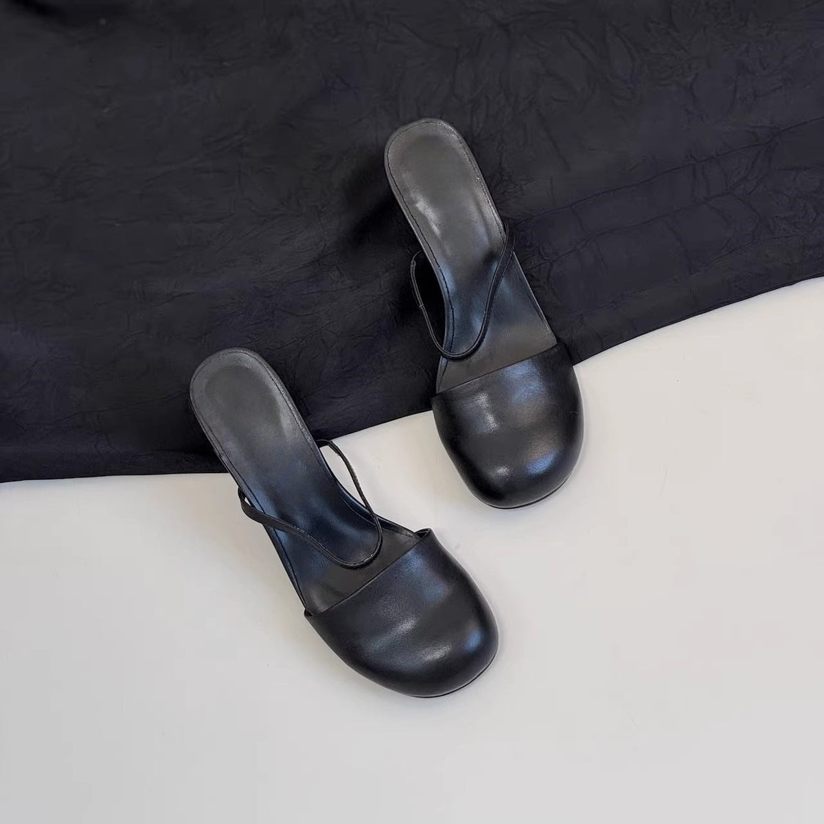 Olara Mules mit Absatz aus echtem Leder und runder Zehenpartie