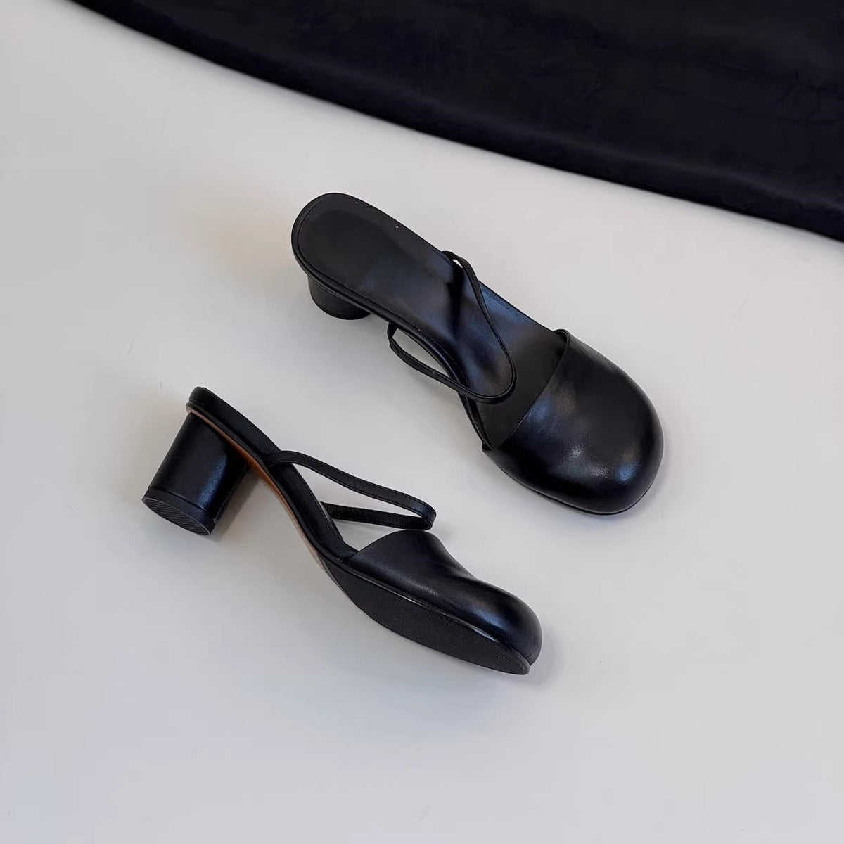 Olara Mules mit Absatz aus echtem Leder und runder Zehenpartie