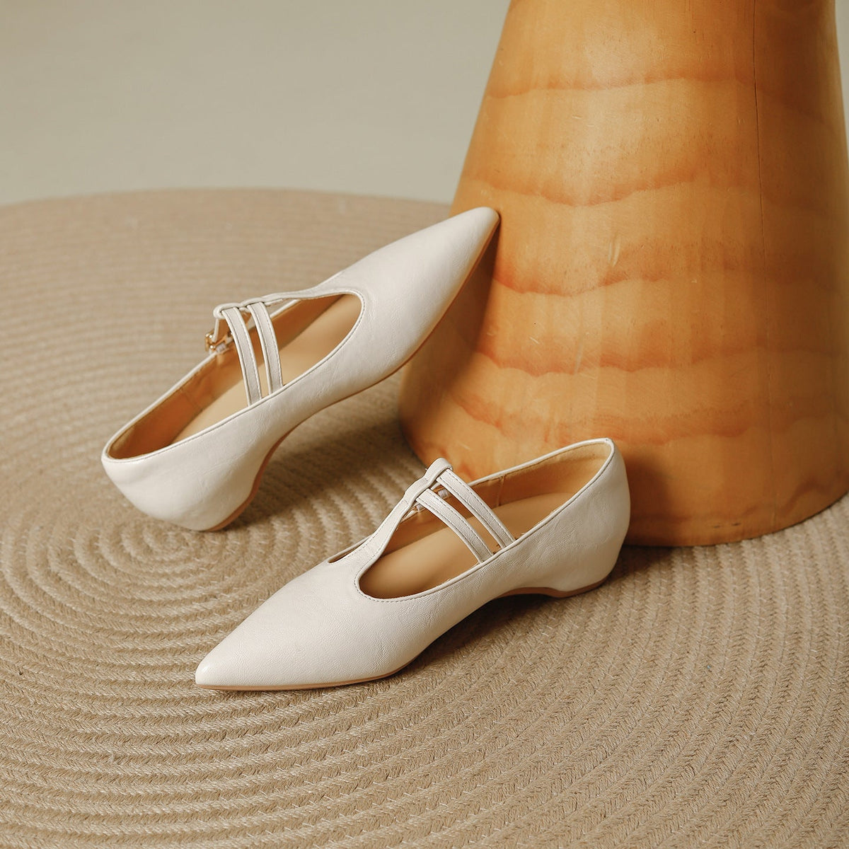 Tacones de cuero con doble tira en T Olara