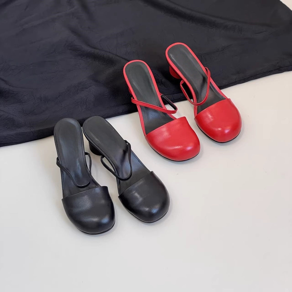 Olara Mules mit Absatz aus echtem Leder und runder Zehenpartie