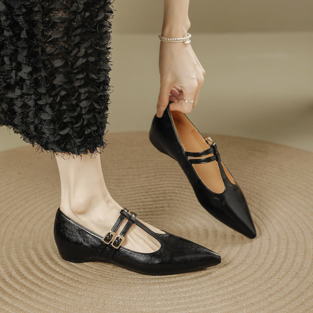 Tacones de cuero con doble tira en T Olara