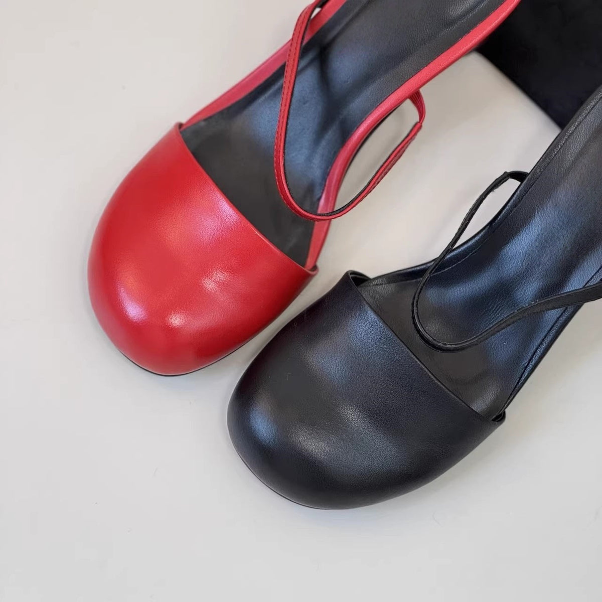 Olara Mules mit Absatz aus echtem Leder und runder Zehenpartie