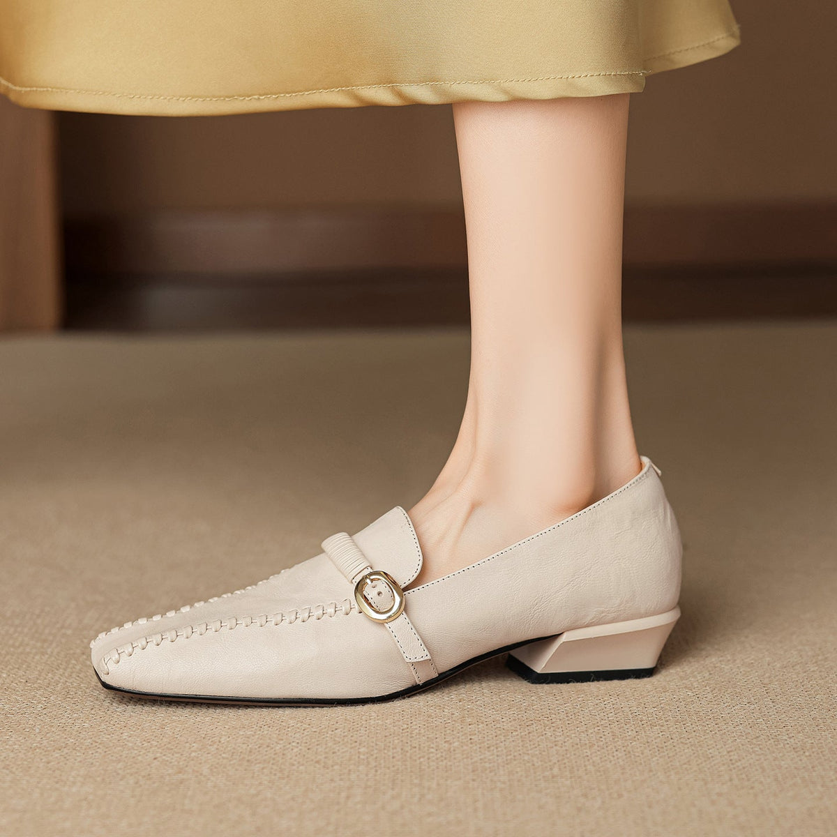 Deyla loafers i äkta läder med spänne och rem
