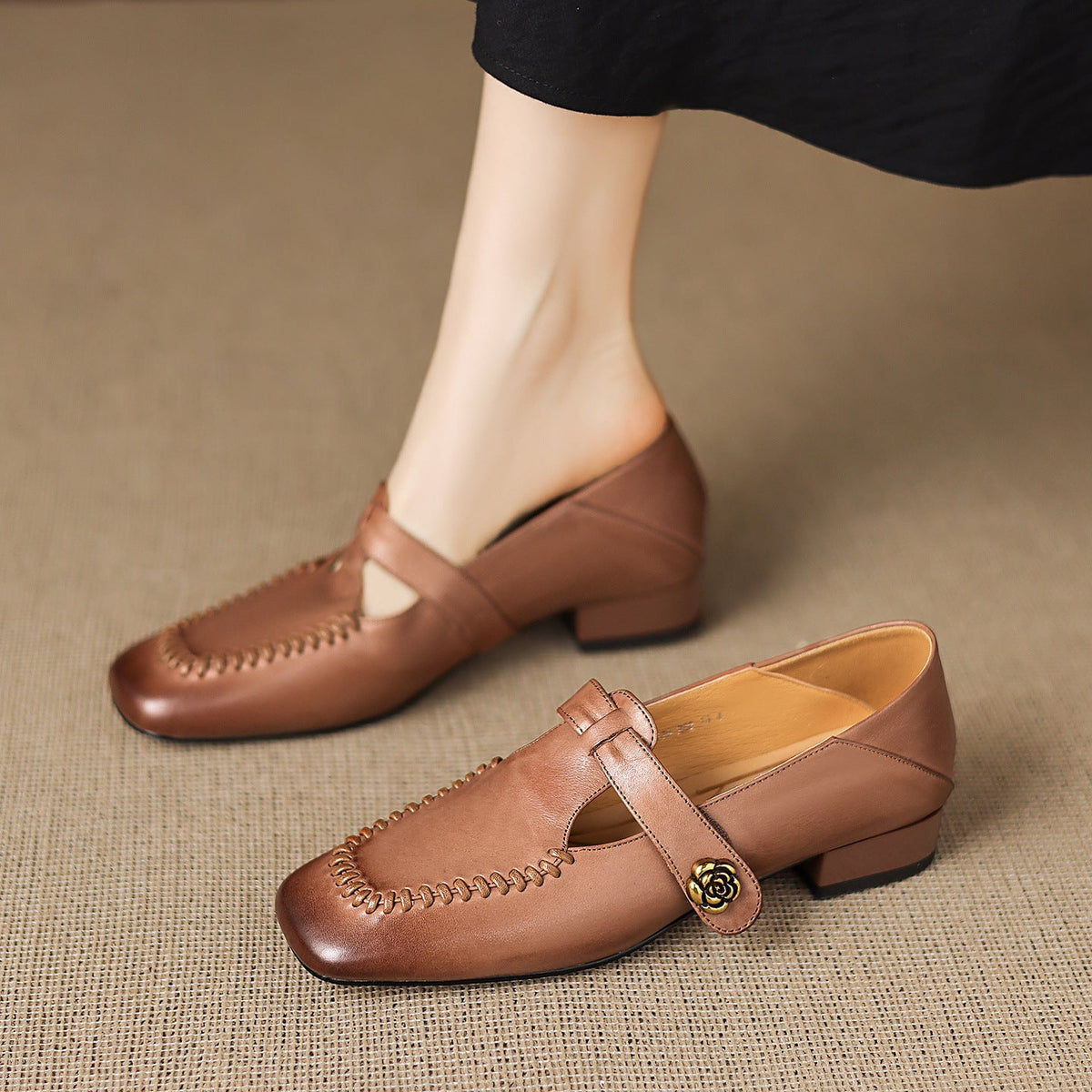 Zapatos de tacón Krea de piel auténtica con costuras de látigo y tira en T