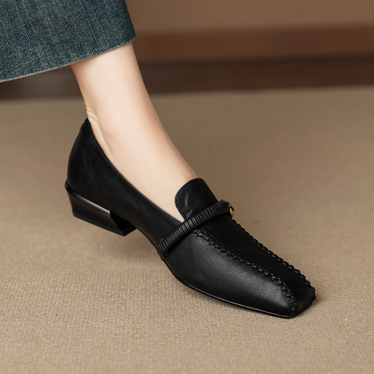 Deyla loafers i äkta läder med spänne och rem