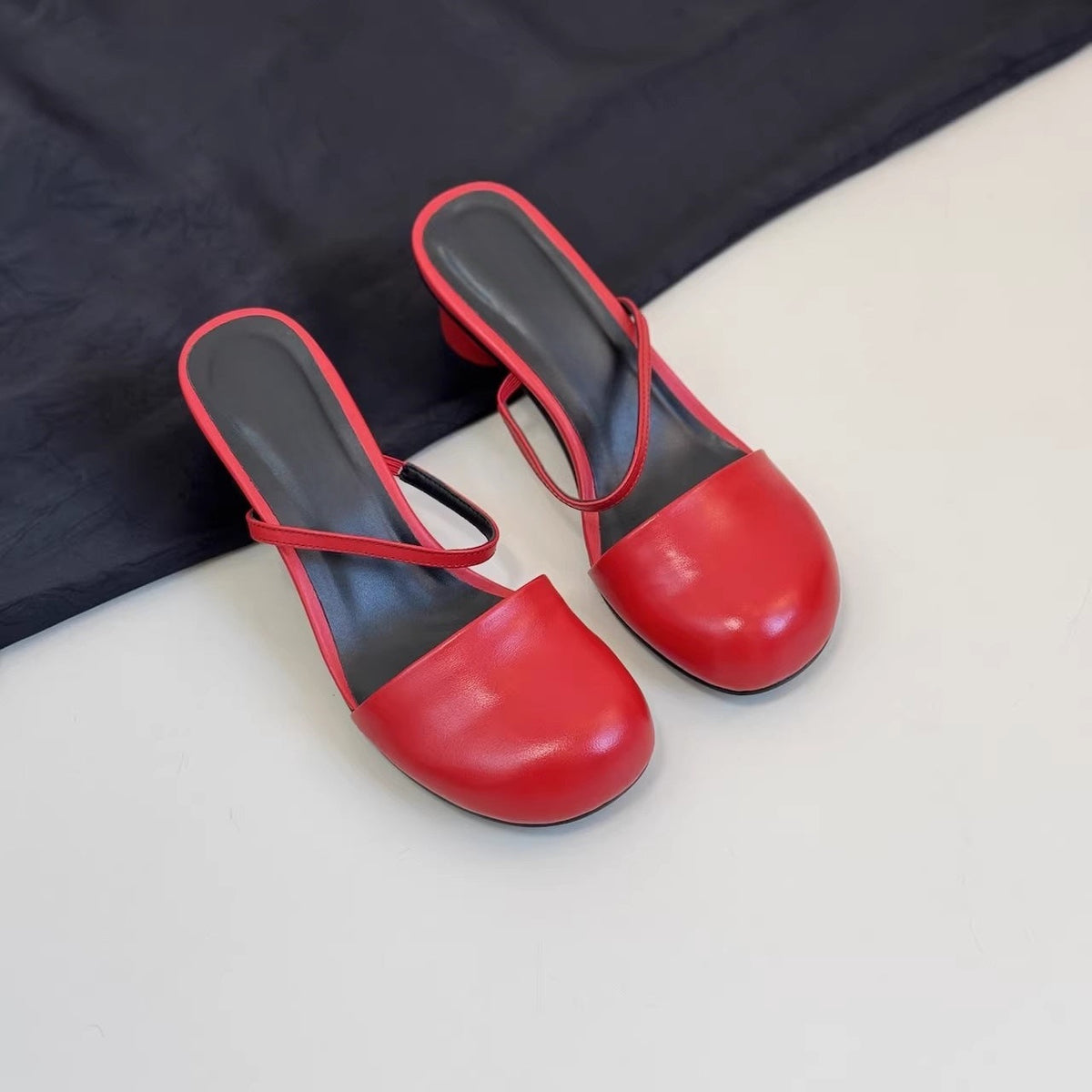 Olara Mules mit Absatz aus echtem Leder und runder Zehenpartie