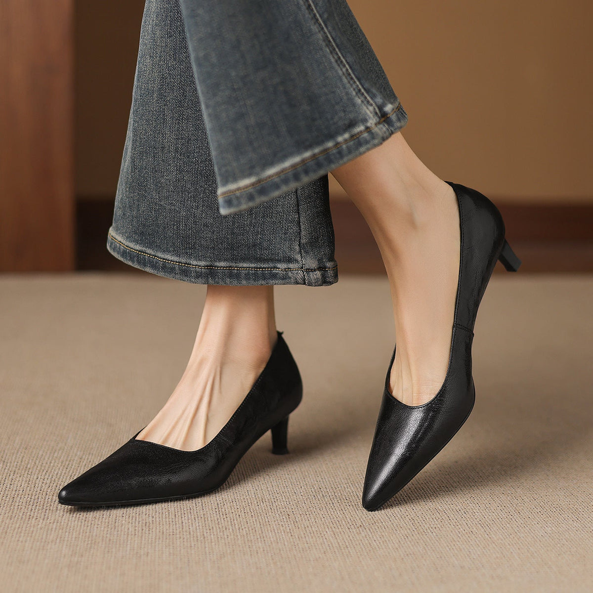 Tacones de cuero genuino con punta afilada Avia