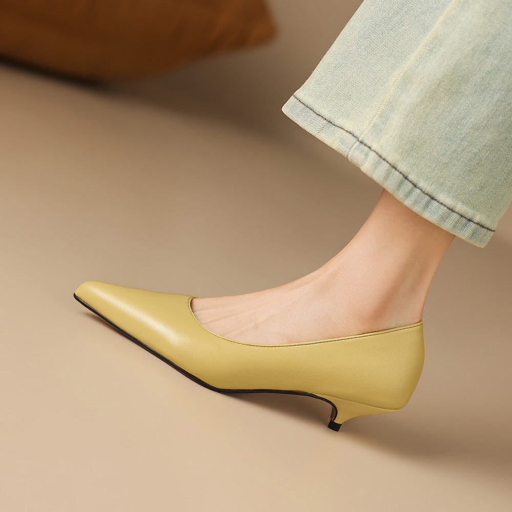 Zera pumps i äkta läder med spetsig tå och klack