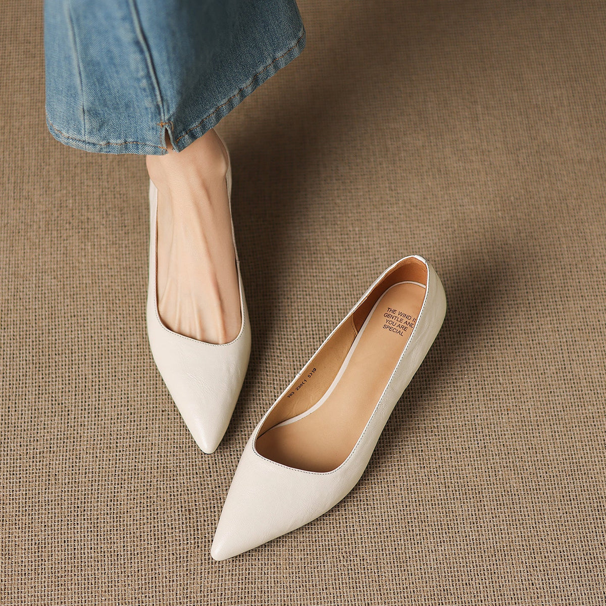 Tacones de cuero genuino con punta afilada Avia