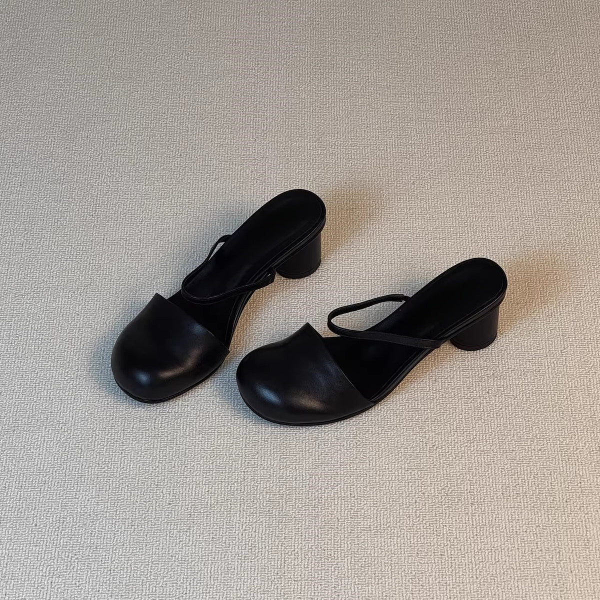 Olara Mules mit Absatz aus echtem Leder und runder Zehenpartie