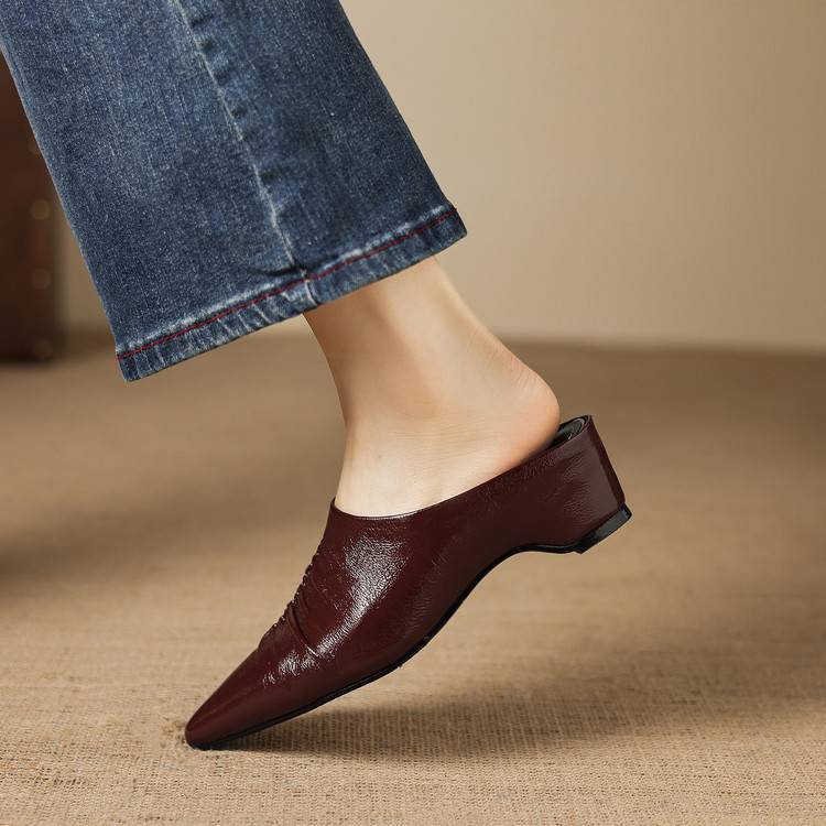 Mules Miora de cuero genuino con punta fina