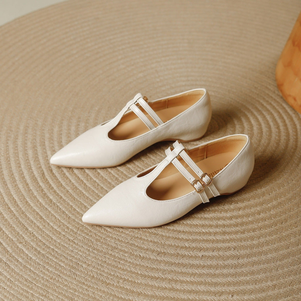 Tacones de cuero con doble tira en T Olara