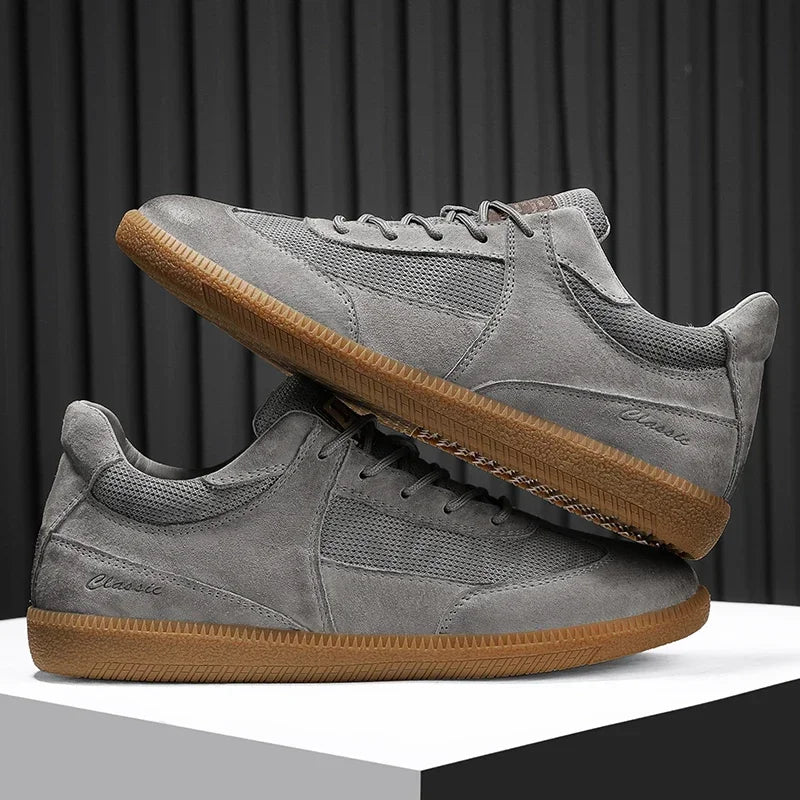 Sneaker aus Veloursleder