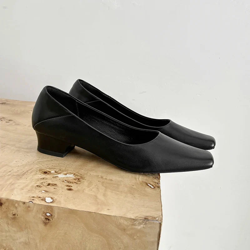 Nicole pumps i äkta läder
