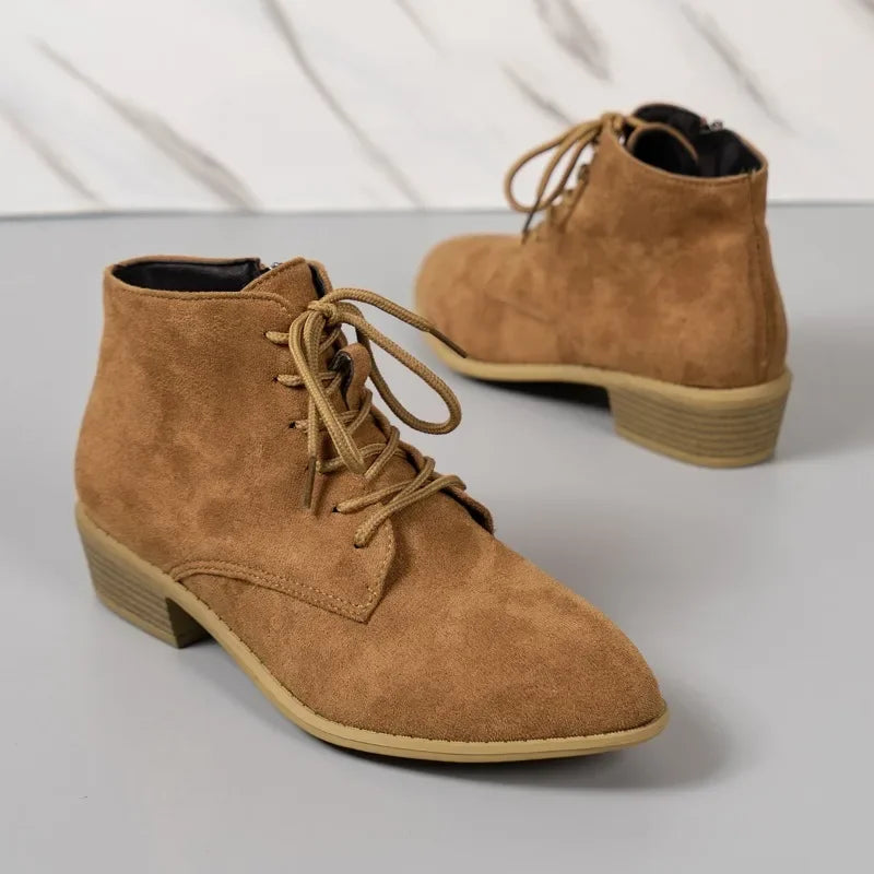 Stivaletto con lacci