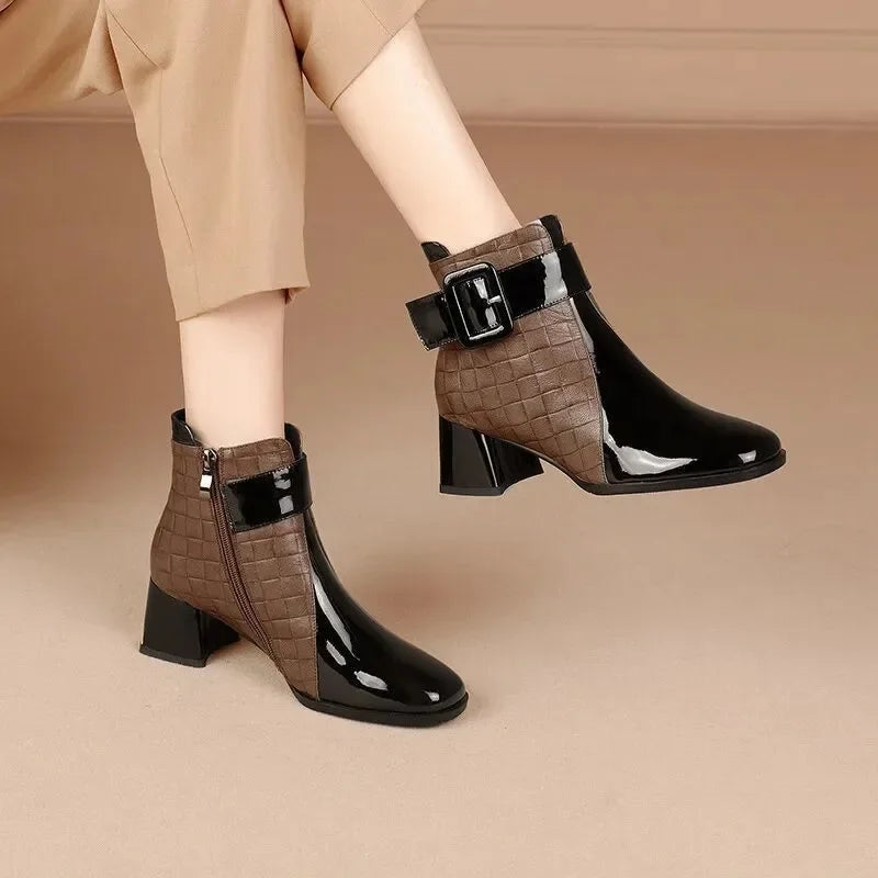 BOTINES CON HEBILLA SORELLE