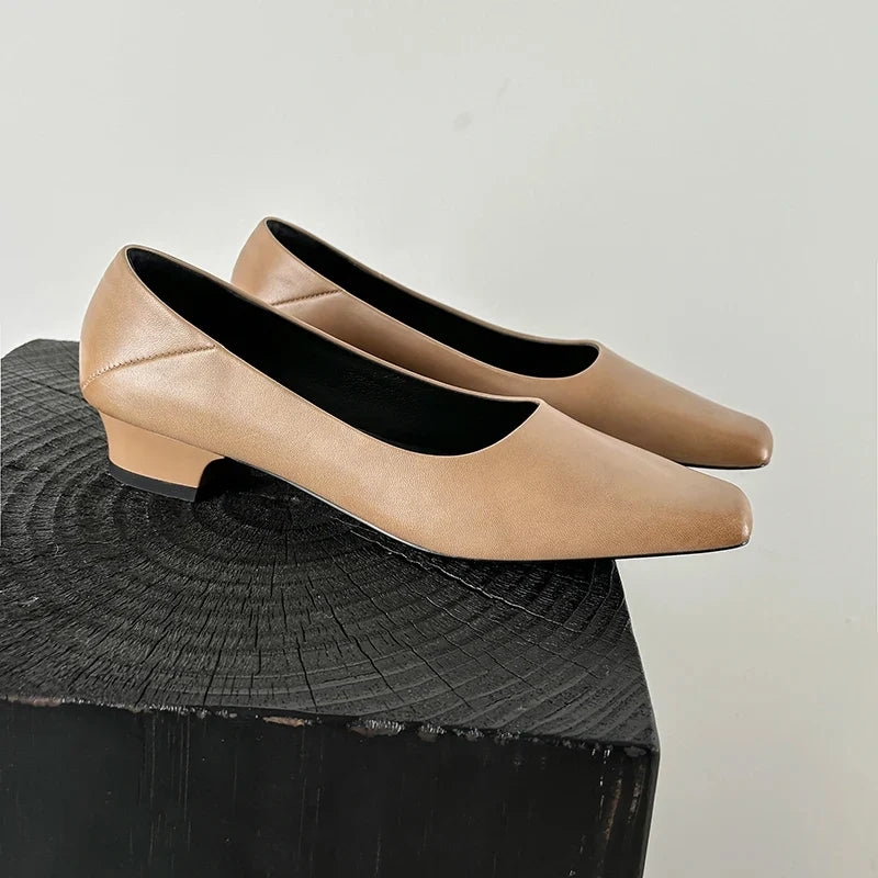 Nicole pumps i äkta läder