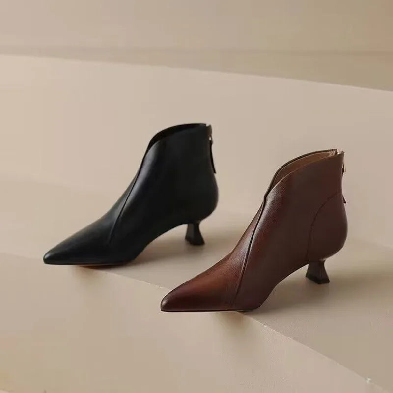 AVRELLE KITTEN-HEEL STØVLER