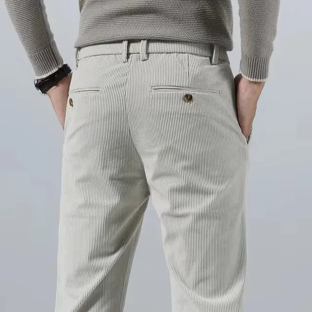 Pantalon en velours côtelé coupe ajustée